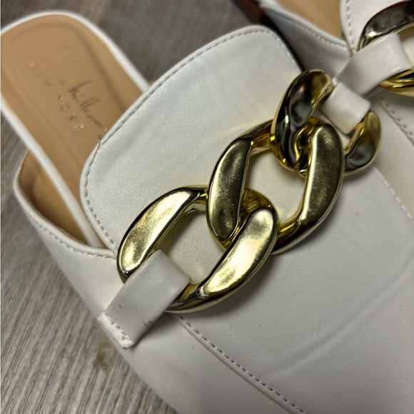 Nicole Miller White Mules with Gold Chain Top Detail - Picture 5 of 6